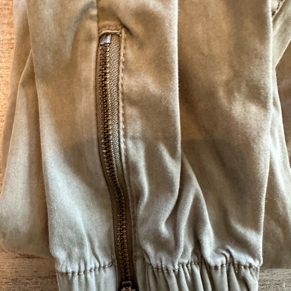 Size 6 superstretch American Eagle green pants. - Picture 2 of 3